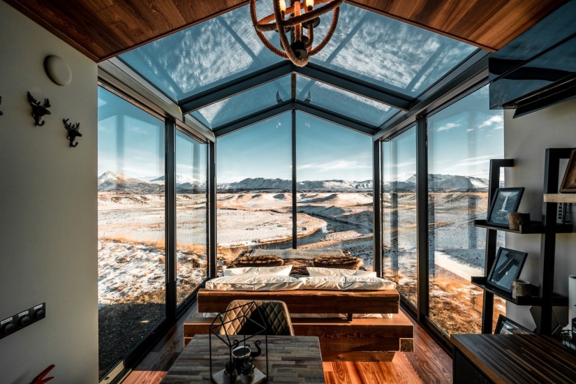 Through the window to the stars: in Iceland, tourists are welcome to spend the night in houses with transparent walls Through the window to the stars: in Iceland, tourists are welcome to spend the night in houses with transparent walls