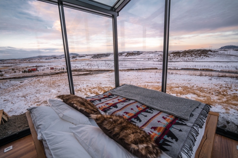 Through the window to the stars: in Iceland, tourists are welcome to spend the night in houses with transparent walls Through the window to the stars: in Iceland, tourists are welcome to spend the night in houses with transparent walls