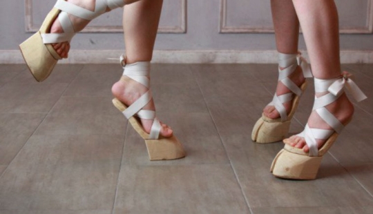 Todas las vacas, y yo venado elegante: la marca Japonesa lanzó el "cascos" para las mujeres Todas las vacas, y yo venado elegante: la marca Japonesa lanzó el "cascos" para las mujeres