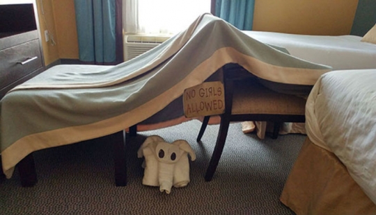 Tourists trolls were sent to the hotels of strange requests... and they did!