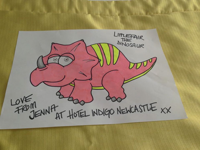Tourists trolls were sent to the hotels of strange requests... and they did! Tourists trolls were sent to the hotels of strange requests... and they did!