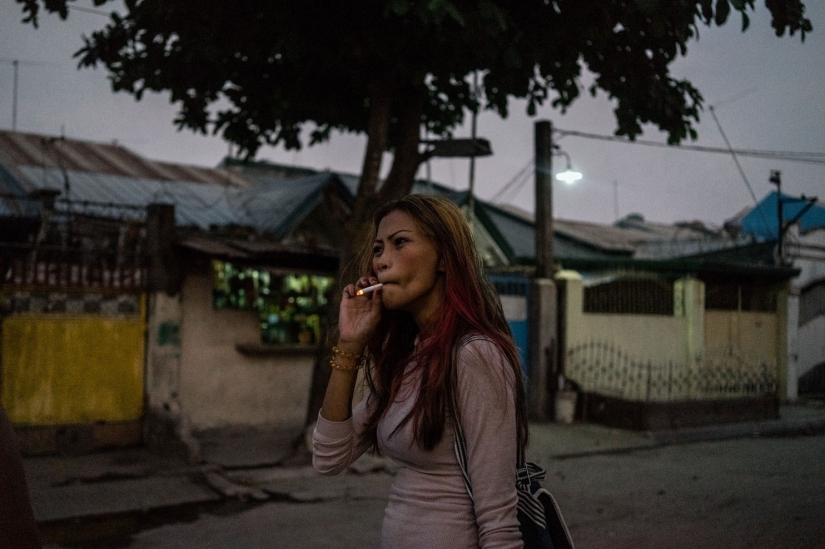 Typhoon of dishonor: how the disaster has plunged a whole generation of Filipinas in prostitution Typhoon of dishonor: how the disaster has plunged a whole generation of Filipinas in prostitution