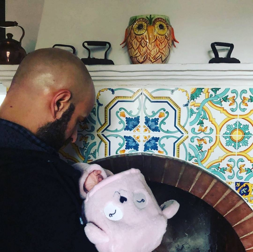 Un rayo de positividad: el hombre adoptó a una niña con síndrome de down, después de que fue abandonada a 20 familias Un rayo de positividad: el hombre adoptó a una niña con síndrome de down, después de que fue abandonada a 20 familias
