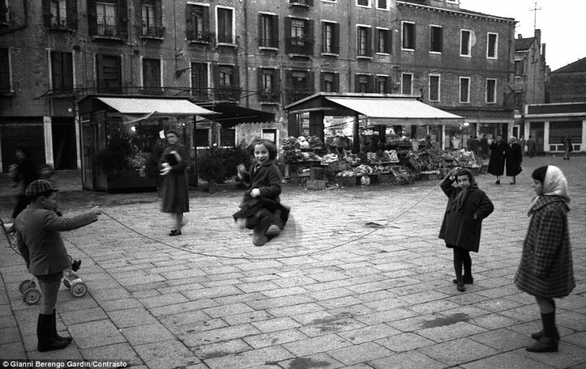 Una fuga de Italia en las imágenes de culto fotógrafo Gianni Berengo Gardena Una fuga de Italia en las imágenes de culto fotógrafo Gianni Berengo Gardena
