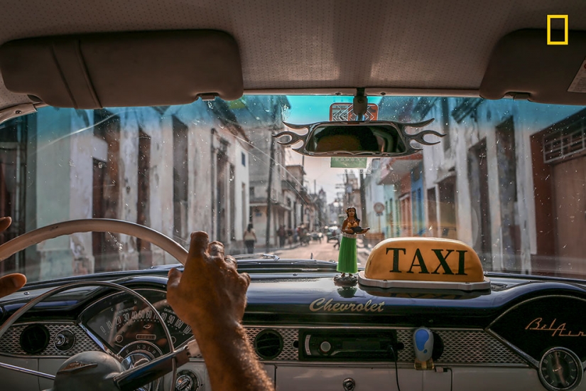 Una orgullosos de mujeres Cubanas y feliz monjes Tibetanos, en el National Geographic photo contest: la Gente Una orgullosos de mujeres Cubanas y feliz monjes Tibetanos, en el National Geographic photo contest: la Gente
