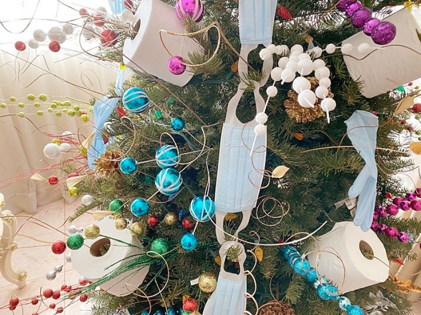 Uno, dos, tres! La corona, ¡fuera! El Británico decorar el árbol de Navidad en el estilo de Covid-19 y compartir las fotos en redes sociales Uno, dos, tres! La corona, ¡fuera! El Británico decorar el árbol de Navidad en el estilo de Covid-19 y compartir las fotos en redes sociales