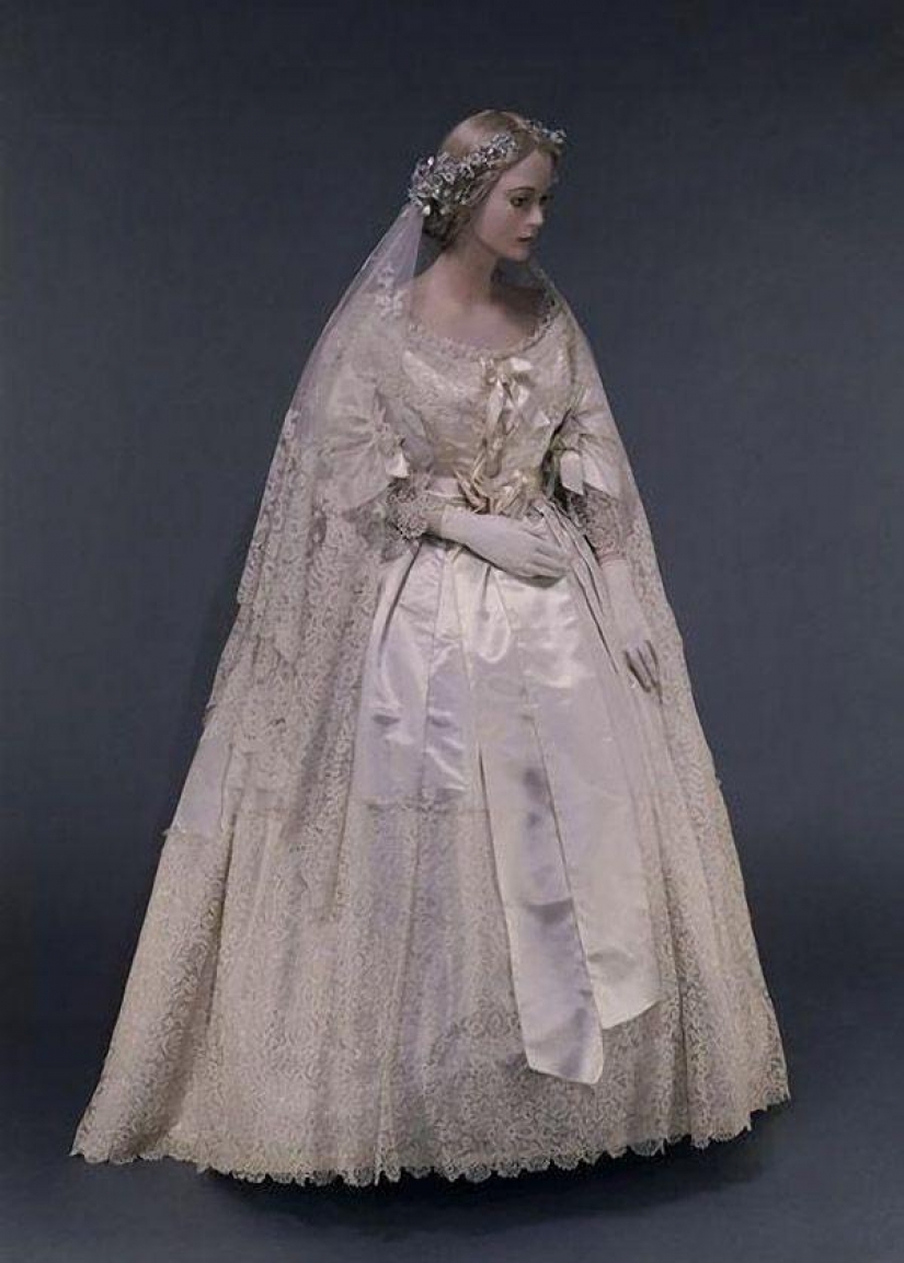 Vestido de novia — 200 años de historia Vestido de novia — 200 años de historia