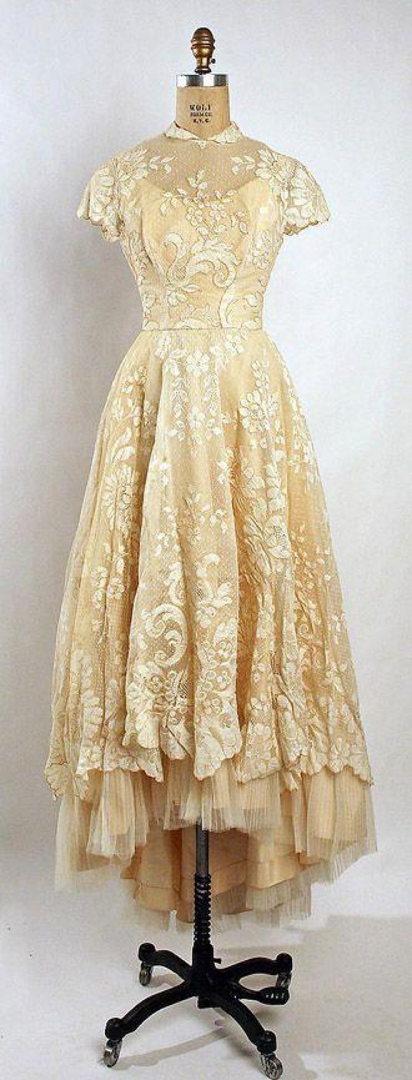 Vestido de novia — 200 años de historia Vestido de novia — 200 años de historia