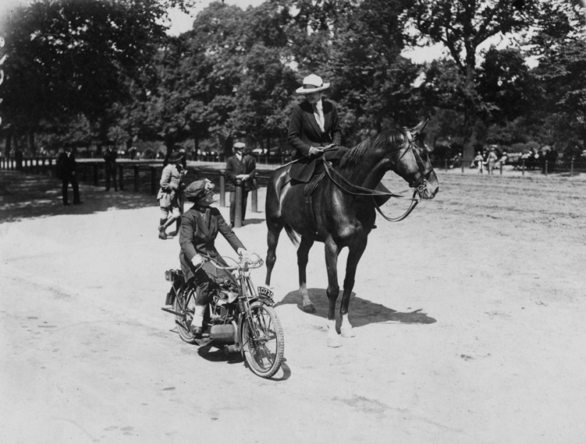 Vintage photo cool girls on motorcycles Vintage photo cool girls on motorcycles