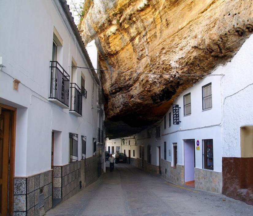 Volando sobre el desfiladero de la serranía de Ronda: una extraordinaria ciudad en las rocas Volando sobre el desfiladero de la serranía de Ronda: una extraordinaria ciudad en las rocas