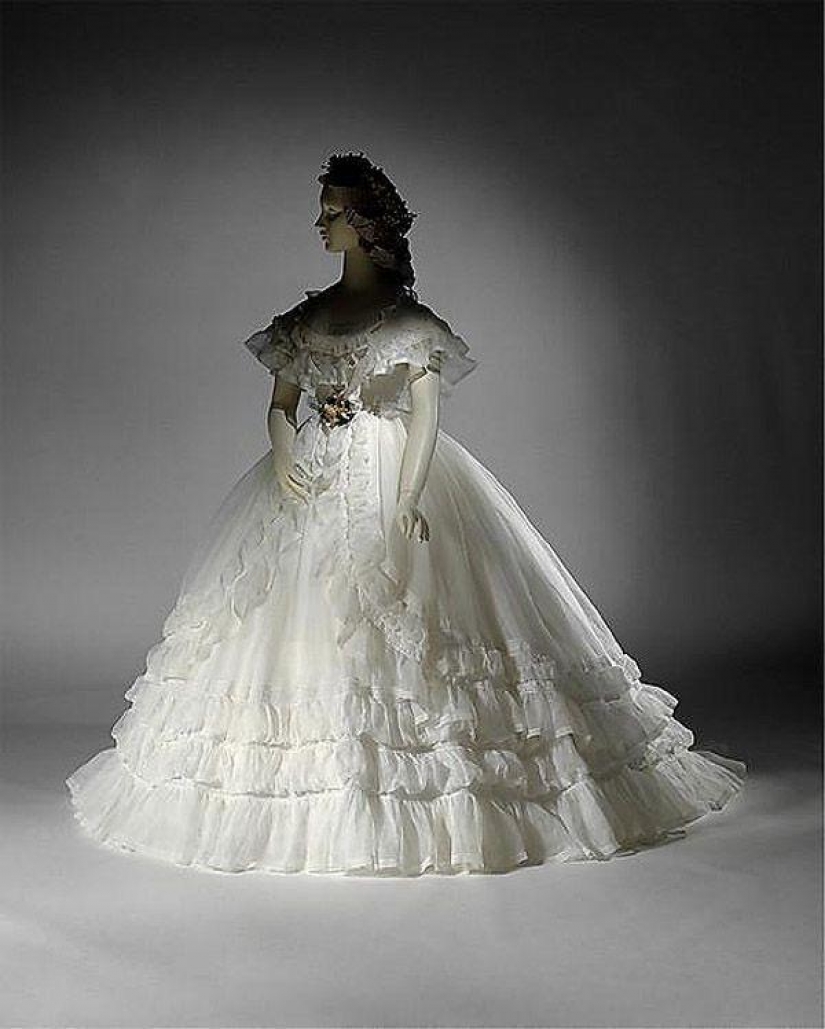 Wedding dress — 200 years of history