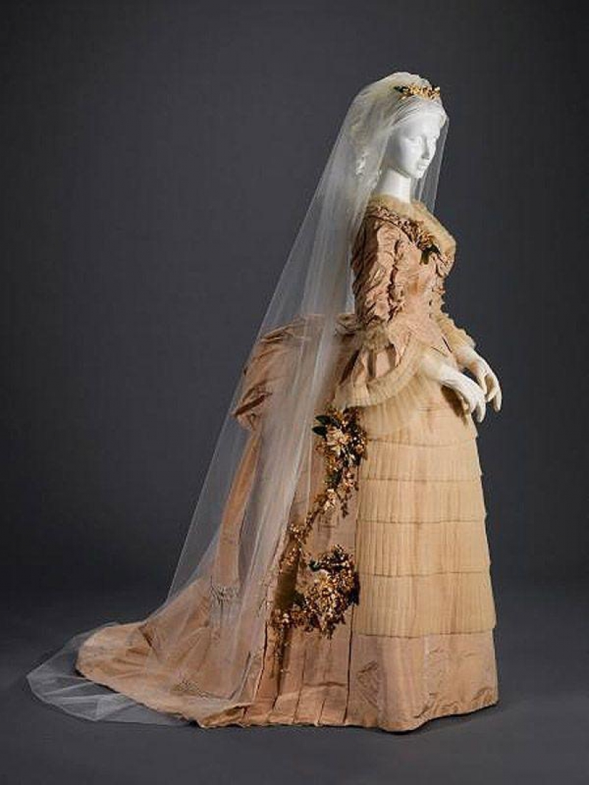 Wedding dress — 200 years of history