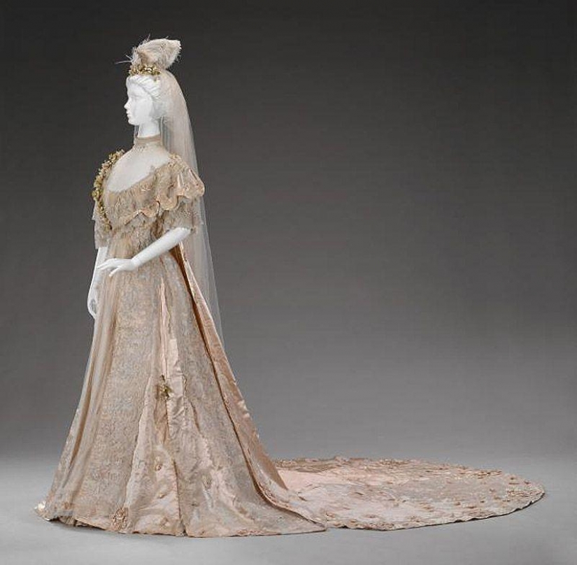 Wedding dress — 200 years of history
