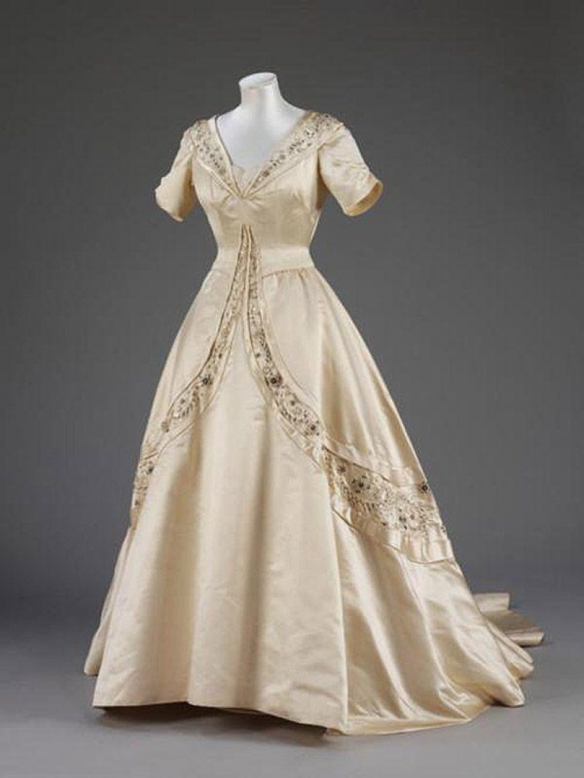 Wedding dress — 200 years of history