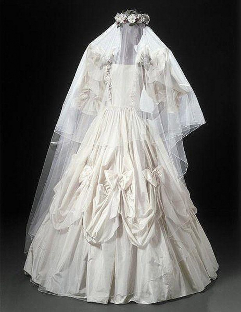 Wedding dress — 200 years of history