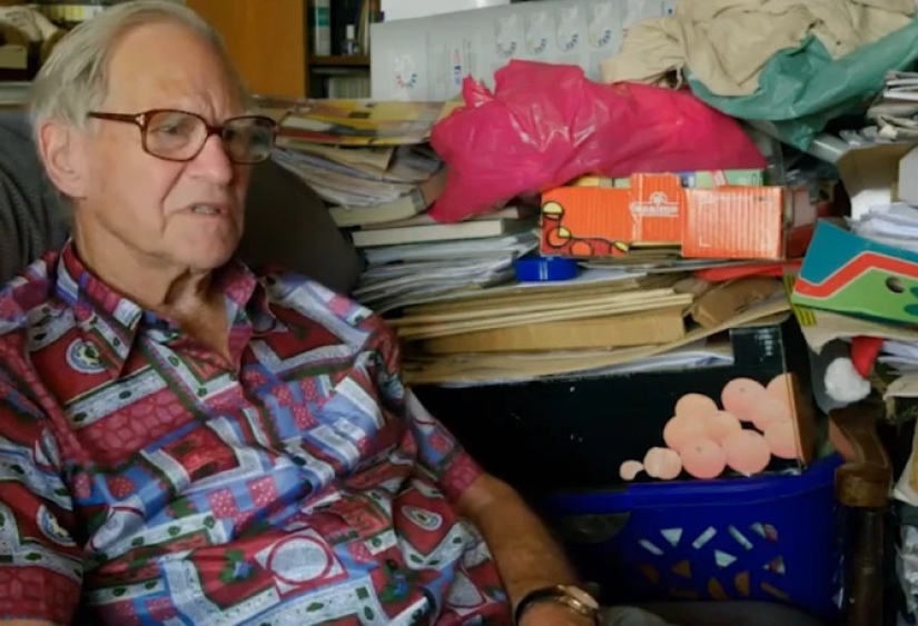 When life turns into trash: British television showed the home of the most terrible hoarders of the country