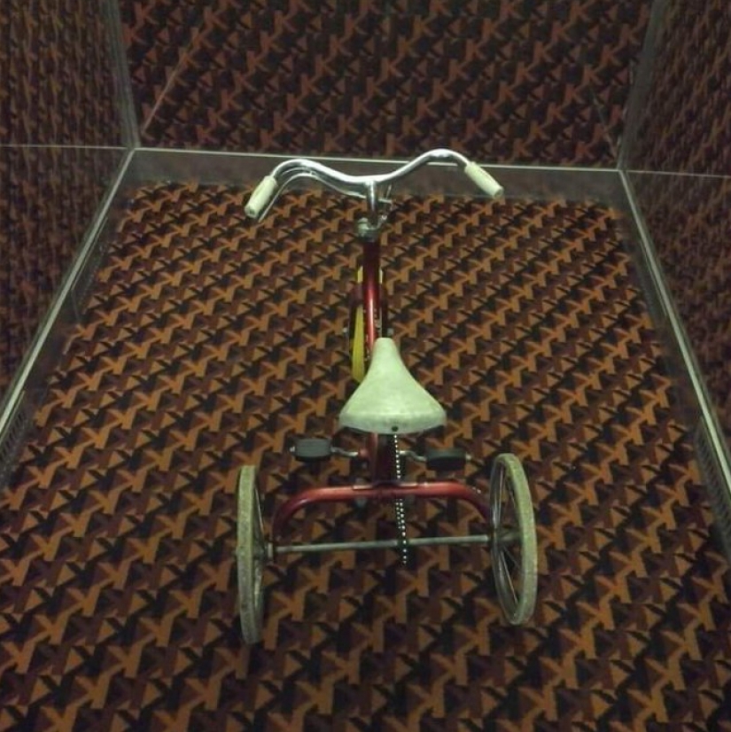 While visitors to the quarantine, the museums of the world had a contest on the most macabre exhibit