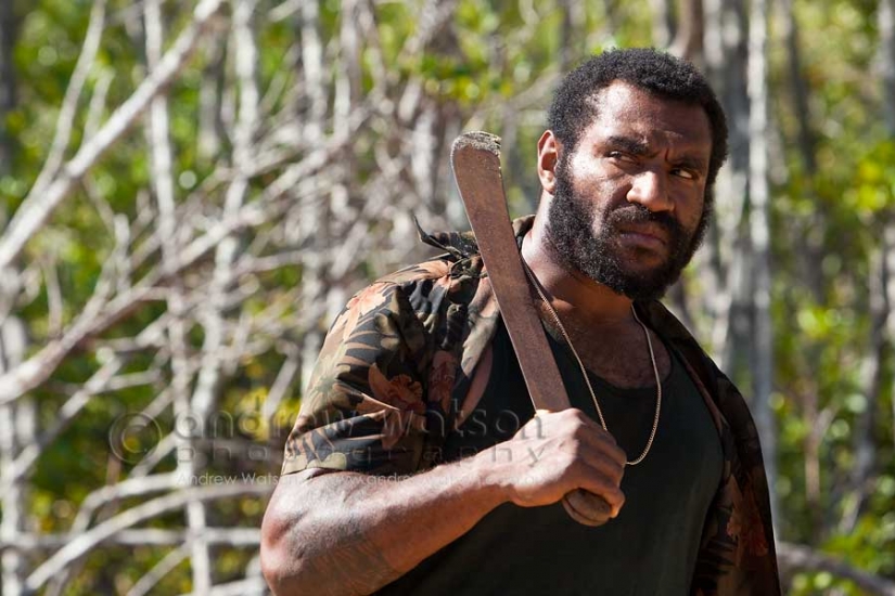 Wild customs: the everyday life of the youth of the gangs of Papua New Guinea