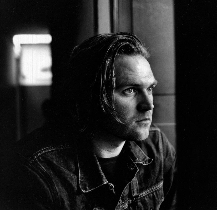 Wild customs: the everyday life of the youth of the gangs of Papua New Guinea