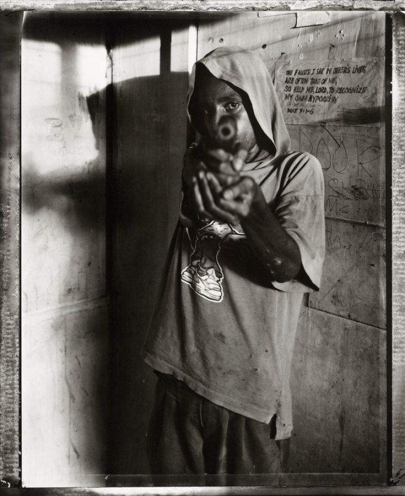 Wild customs: the everyday life of the youth of the gangs of Papua New Guinea