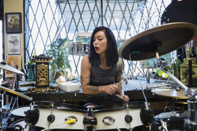 Women rule the world. Their weapons — the beauty, sincerity and love