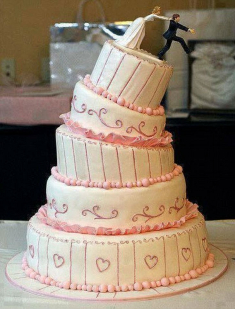 Worst wedding cakes that will bring tears to any bride