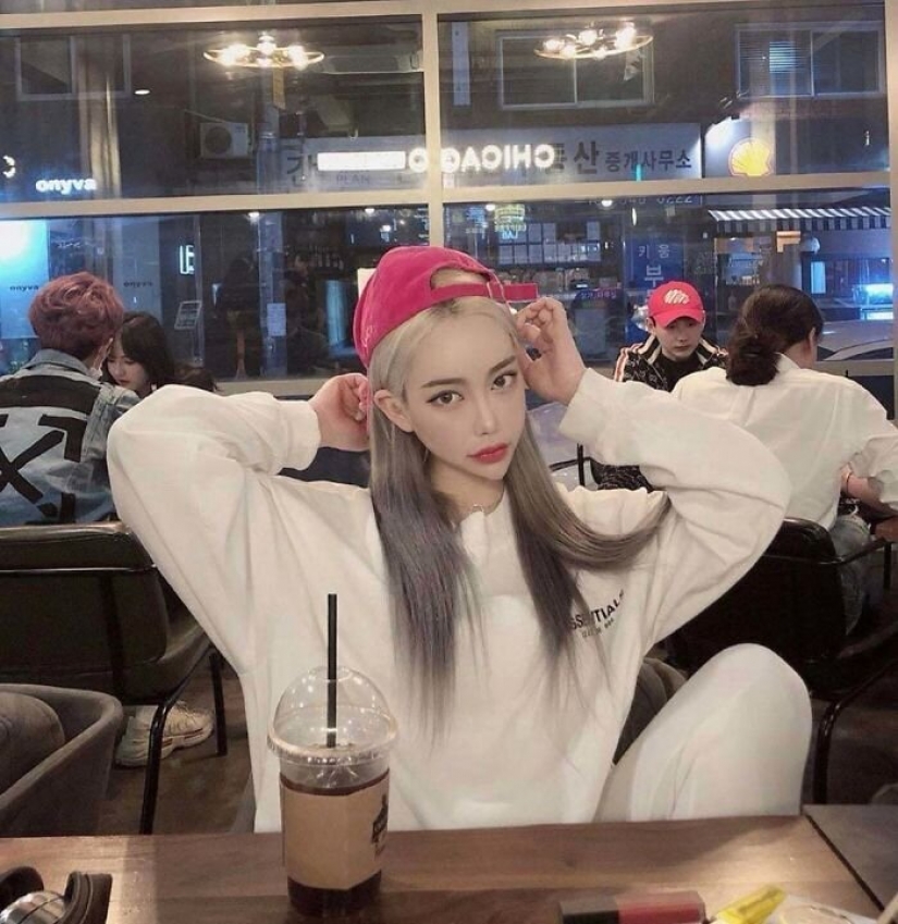 Would-be integratory that a little overboard with the photoshop