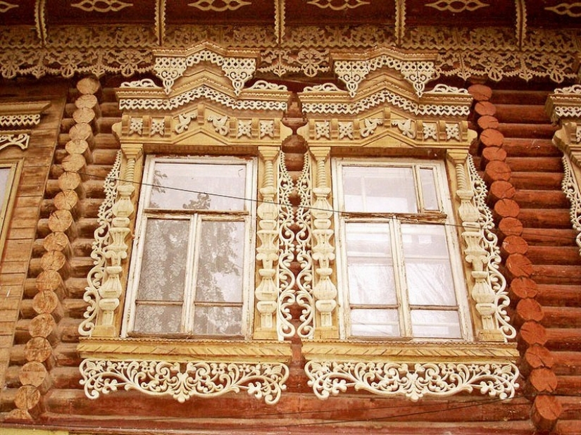 You can buy window frames Russian houses: the symbolism in the wooden architecture