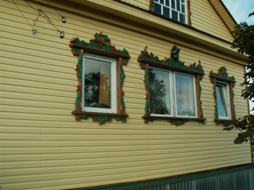 You can buy window frames Russian houses: the symbolism in the wooden architecture