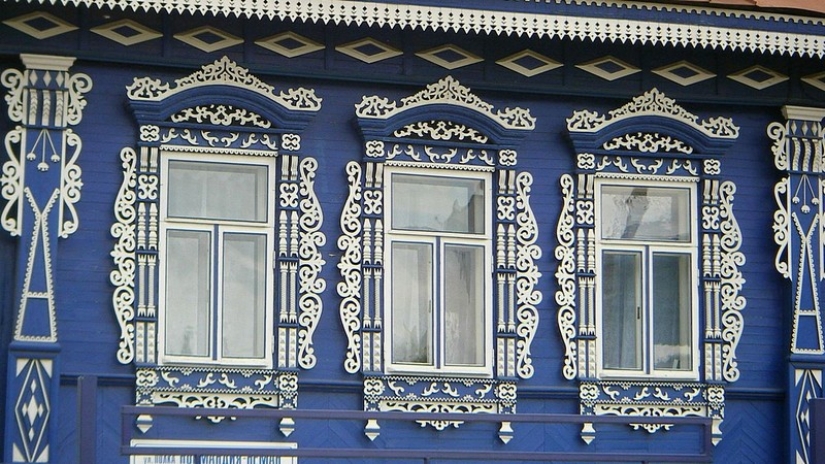 You can buy window frames Russian houses: the symbolism in the wooden architecture
