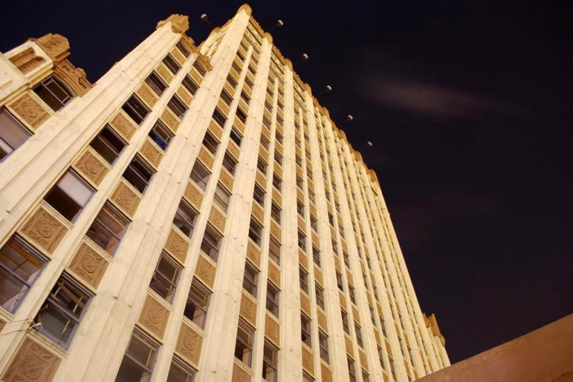 10 abandoned skyscrapers and towers of the world for fans of extreme sports