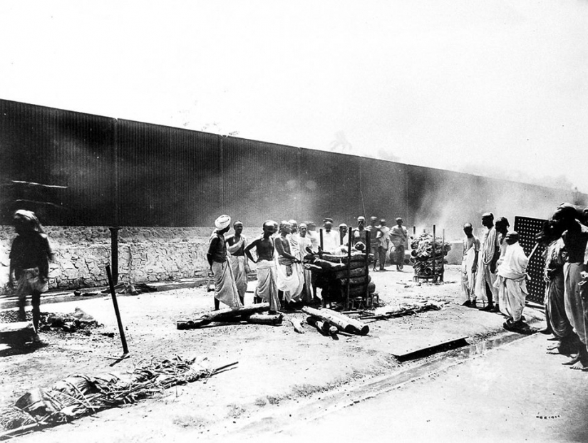 10 Jan 1897 man was first introduced a vaccine against plague 10 Jan 1897 man was first introduced a vaccine against plague