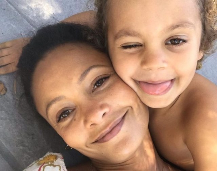 10 mujeres famosas que abandonaron todos los estereotipos y se convirtieron en madres después de los 40 10 mujeres famosas que abandonaron todos los estereotipos y se convirtieron en madres después de los 40