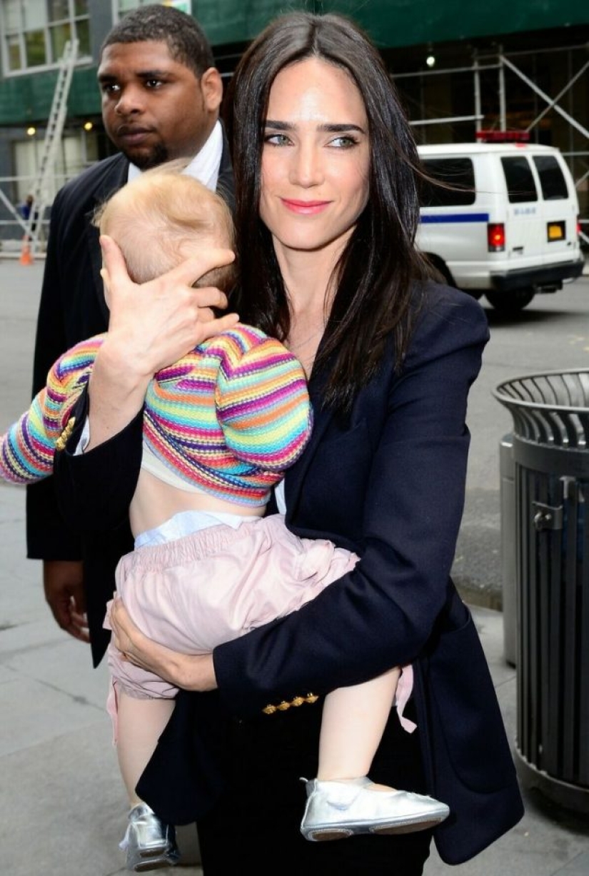 10 mujeres famosas que abandonaron todos los estereotipos y se convirtieron en madres después de los 40 10 mujeres famosas que abandonaron todos los estereotipos y se convirtieron en madres después de los 40