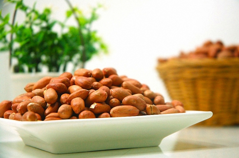 10 reasons why you should eat nuts