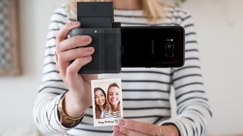 11 crazy gadgets for your phone