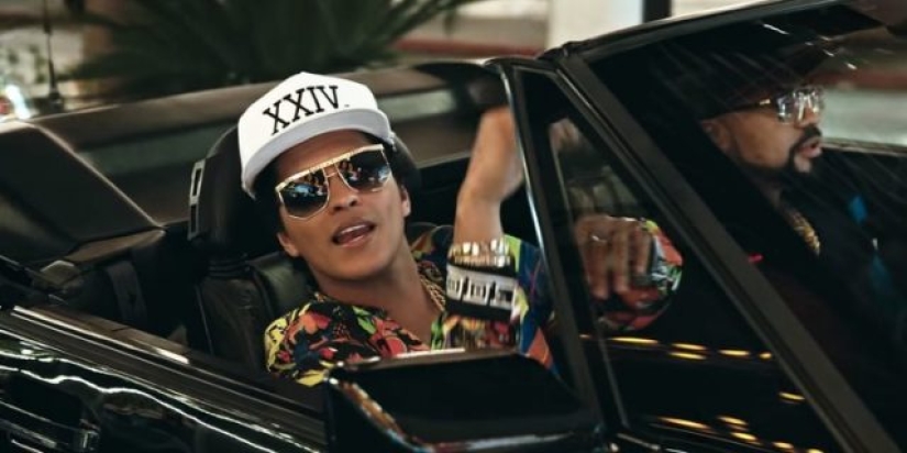 12 celebridades que ganan millones, pero sus autos pueden ser más baratos que el tuyo 12 celebridades que ganan millones, pero sus autos pueden ser más baratos que el tuyo