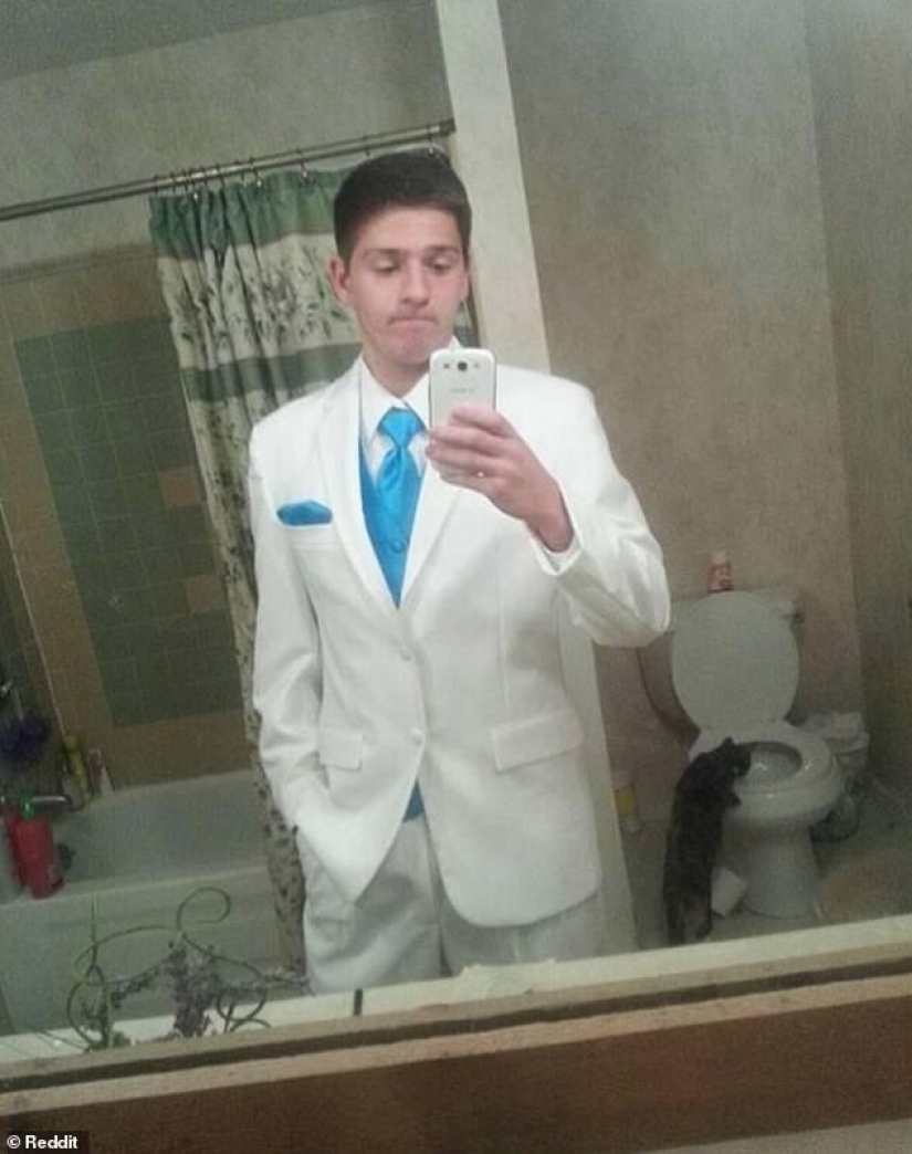 12 people who wanted to take a stylish selfie, but got a sneak peek from where they did not expect 12 people who wanted to take a stylish selfie, but got a sneak peek from where they did not expect