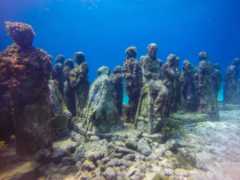 12 strangest places in the world you can visit