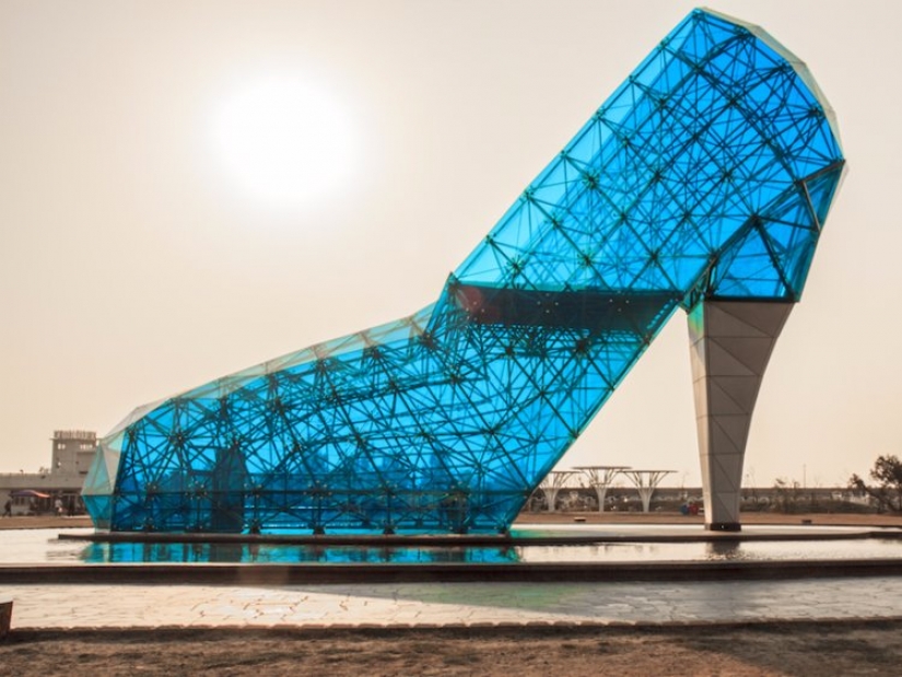 12 strangest places in the world you can visit