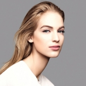 12 unsuccessful examples of using Photoshop in the world of fashion and film