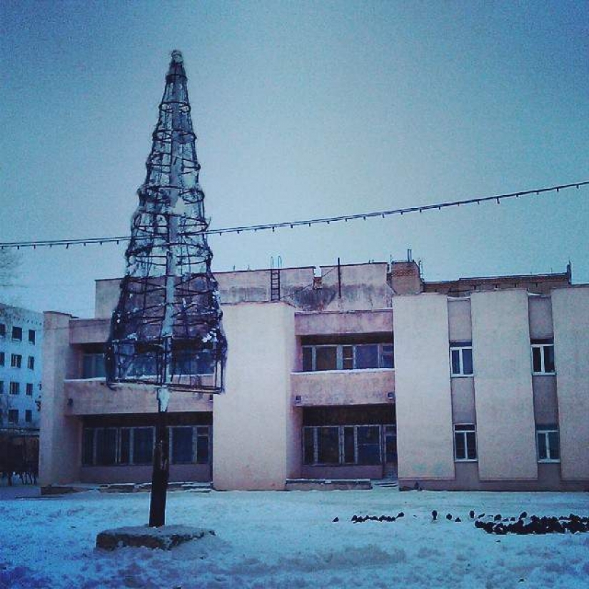 13 of the ugliest Christmas trees