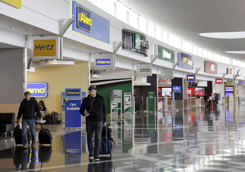 14 life hacks from airport employees that will make your next flight easier