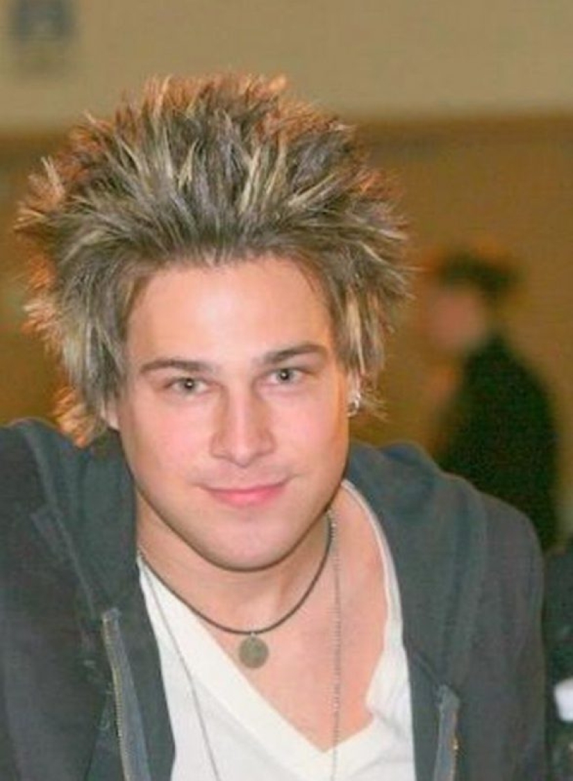 15 celebridades que se convirtieron en víctimas de la moda de los años 90