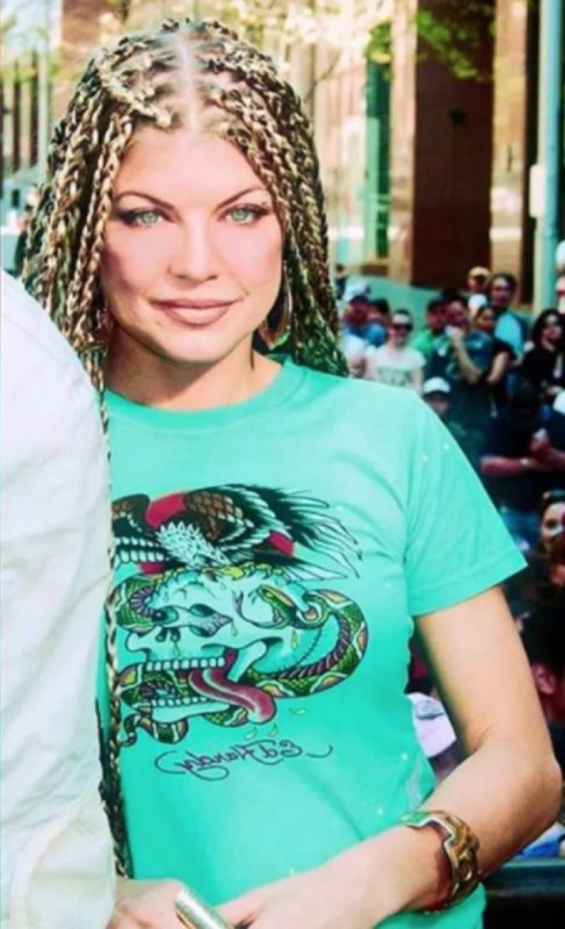 15 celebridades que se convirtieron en víctimas de la moda de los años 90