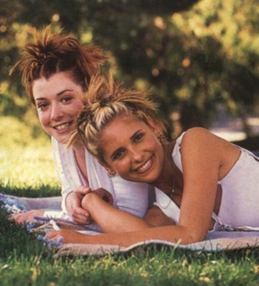 15 celebrities who became victims of the fashion of the 90s