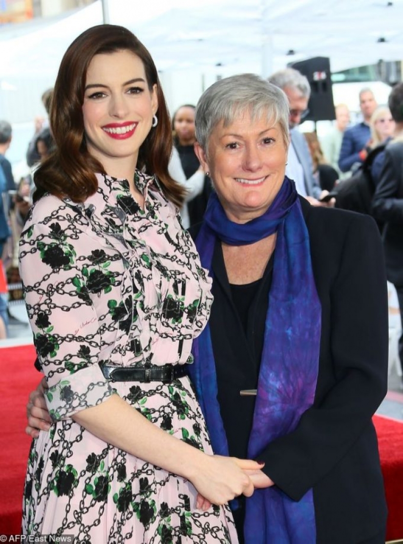 15 famous people who, despite their success, continue to show their mothers how much they love them