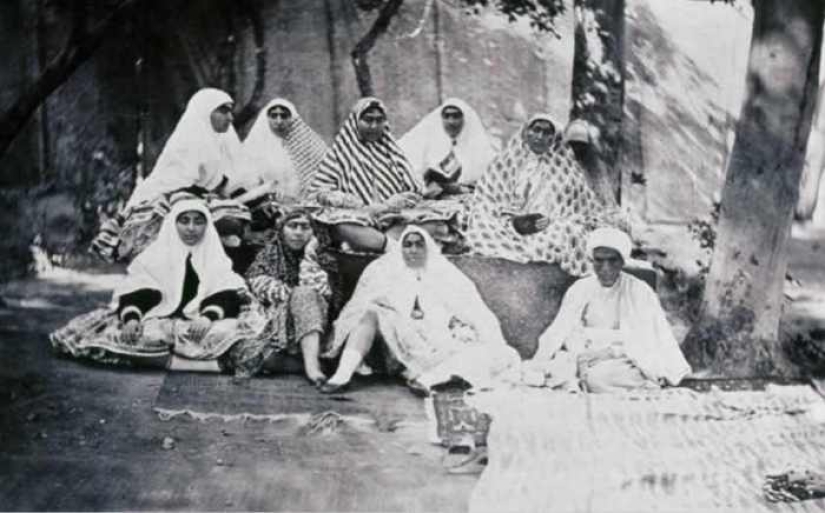 15 fotos reales del Sha de Irán y su harén, en el que había casi 100 mujeres 15 fotos reales del Sha de Irán y su harén, en el que había casi 100 mujeres