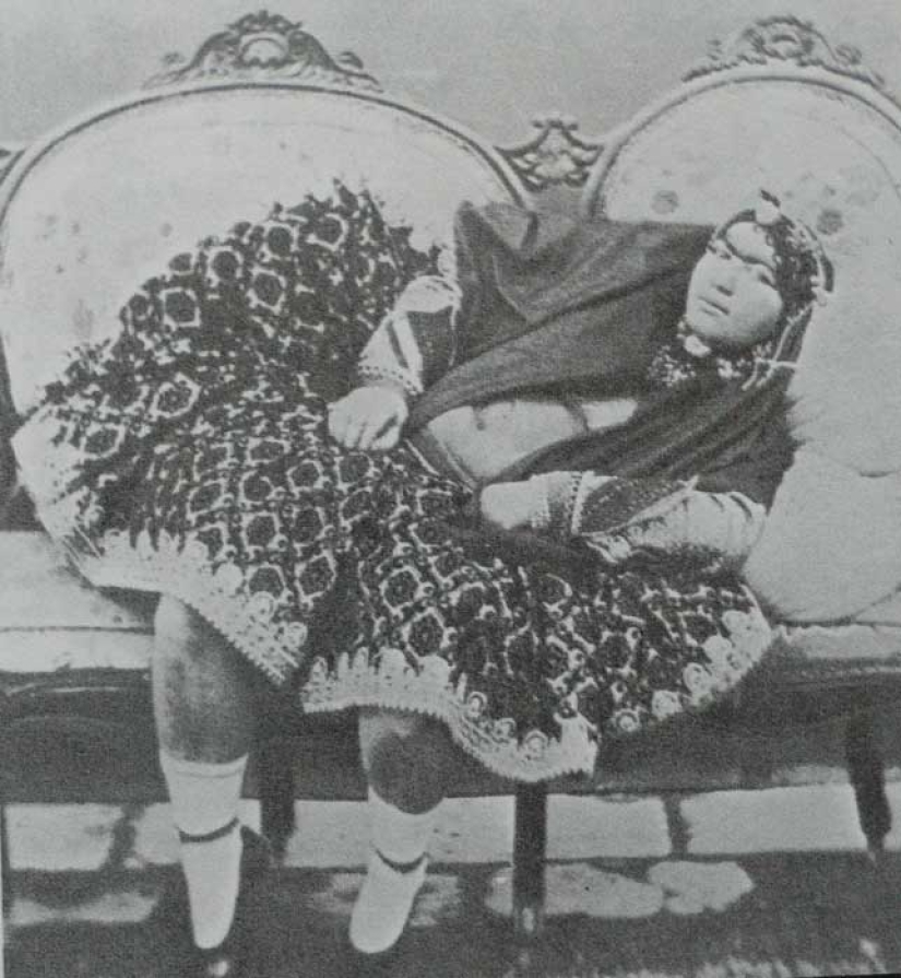 15 fotos reales del Sha de Irán y su harén, en el que había casi 100 mujeres 15 fotos reales del Sha de Irán y su harén, en el que había casi 100 mujeres