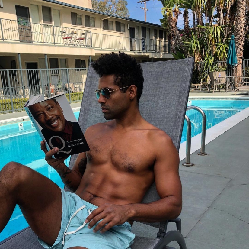 15 hot guys with books, or What is "love at first sight" 15 hot guys with books, or What is "love at first sight"